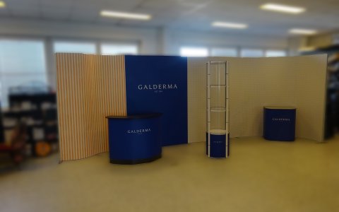 ISOframe wave, expocase, vitrína, čtvercový pult - Galderma