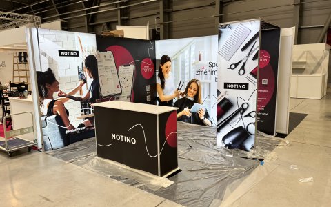 ISOframe exhibit - modulární stánek s lightboxy - Notino